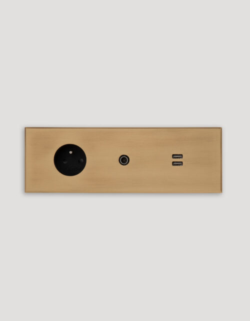 Prise de courant, une prise TV et double USB