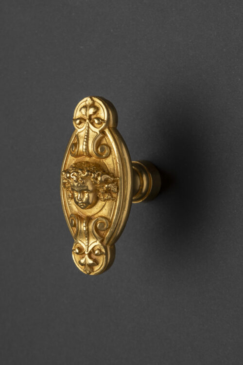 Bouton de porte 114